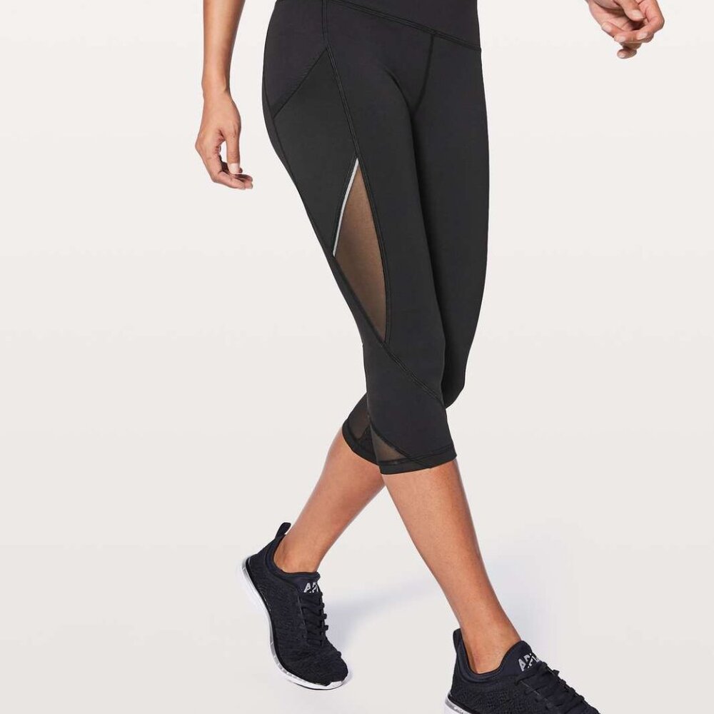 Lululemon Fast as Light Crop 19" Size 10 Black EUC*